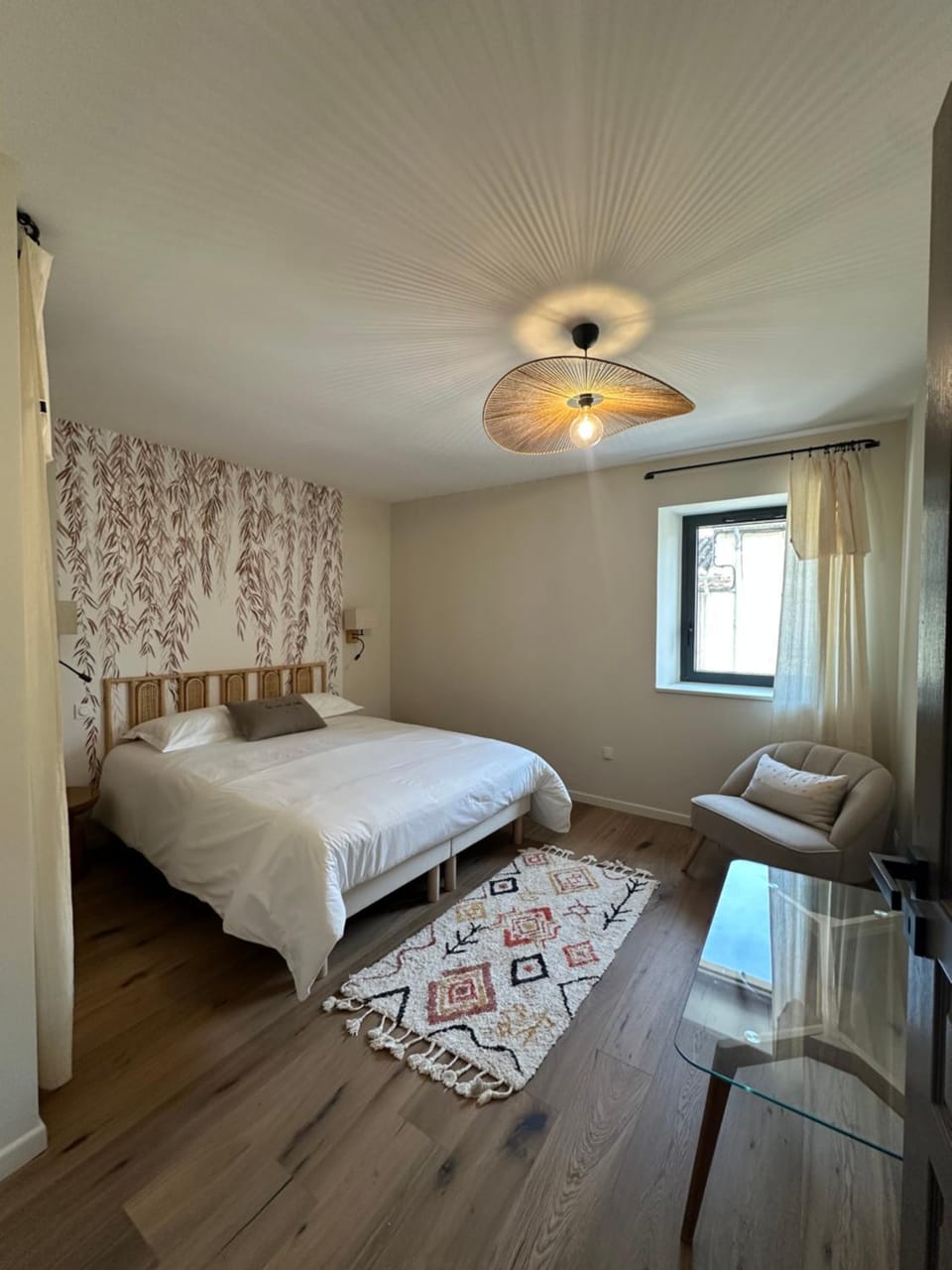 Bed, Photo of the whole room, Bedroom