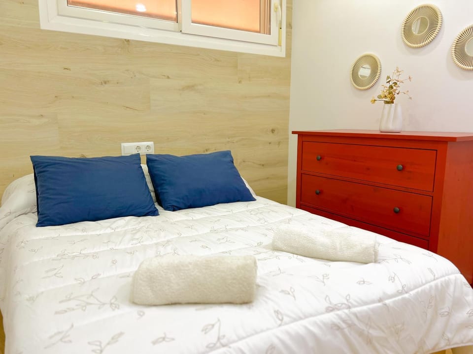 Bed, Photo of the whole room