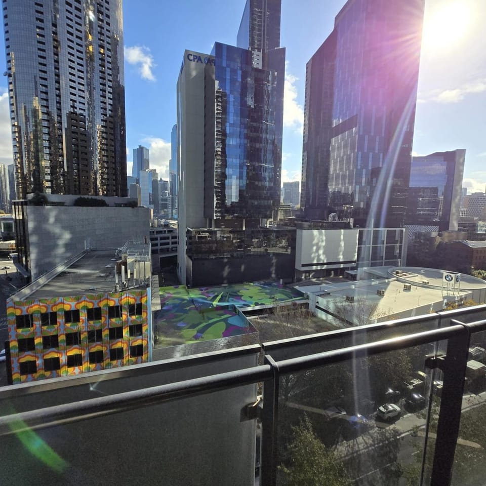 Luxury Southbank 2BR Apartment | Free Parking, Heated Pool & City Views Apartment in Southbank