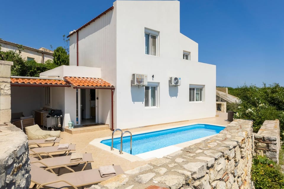 Swimming pool, sunbed