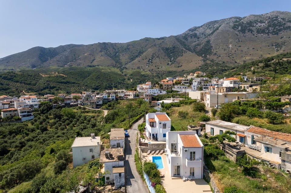 Property building, Nearby landmark, Spring, Day, Neighbourhood, Natural landscape, Bird's eye view, City view, Mountain view, Street view, Location