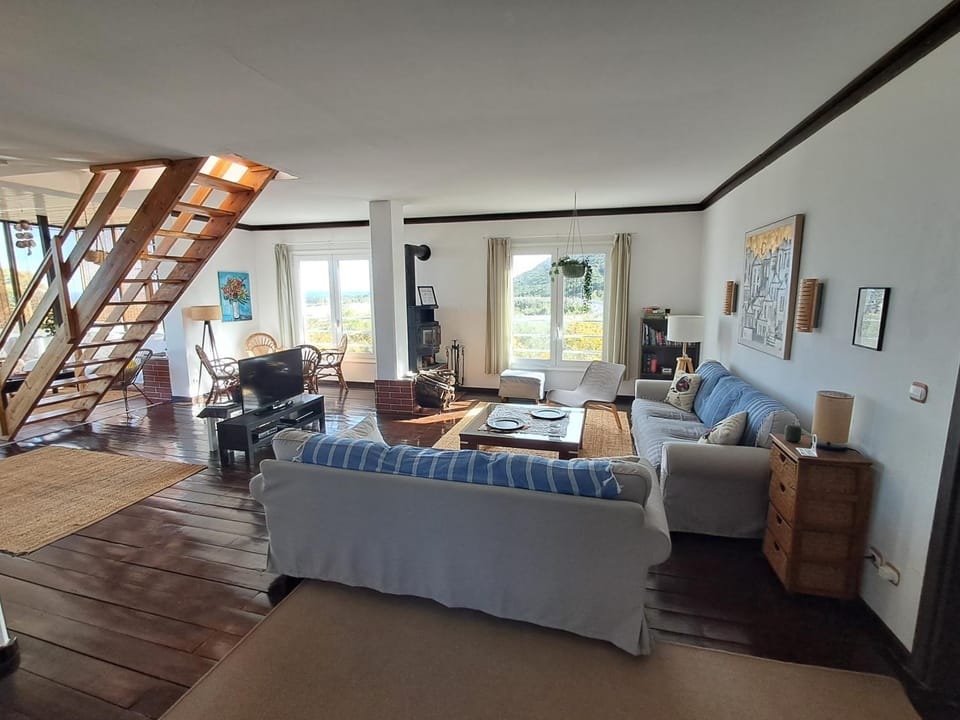 Communal lounge/ TV room, TV and multimedia, Living room, Photo of the whole room, Seating area