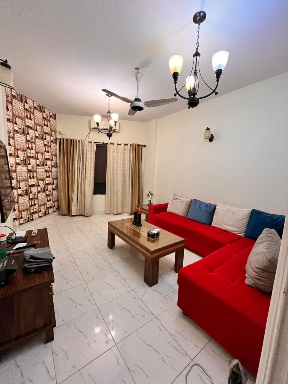 Communal lounge/ TV room, TV and multimedia, Living room, Seating area, air conditioner