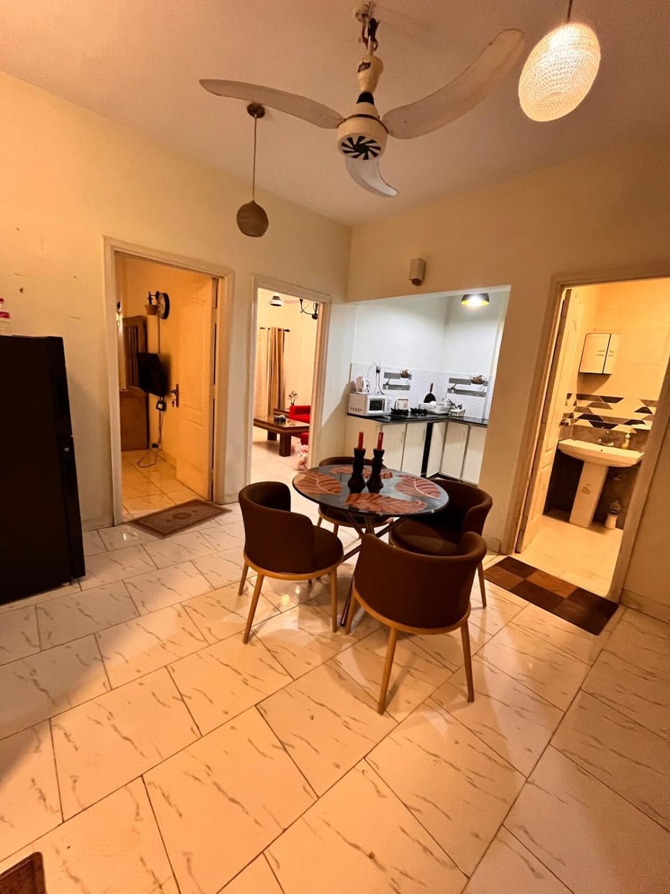 Kitchen or kitchenette, Living room, Seating area, Dining area, pet friendly