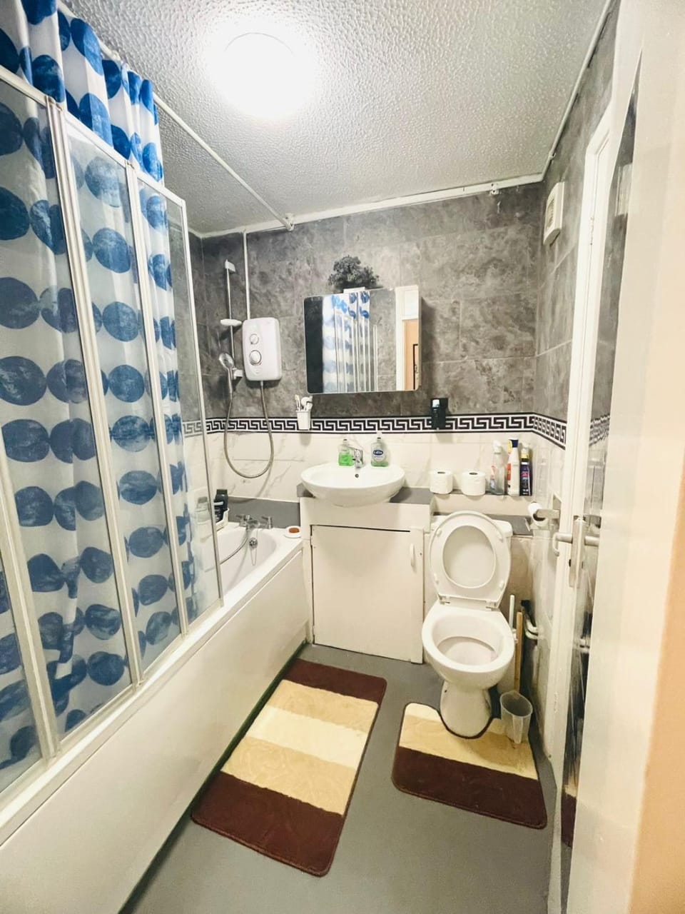 Double Room For Day or For Weeks Bed and Breakfast in London Borough of Croydon