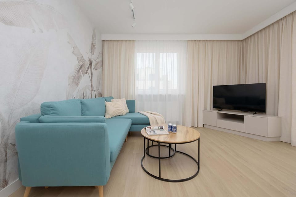 TV and multimedia, Living room, Seating area, Evening entertainment