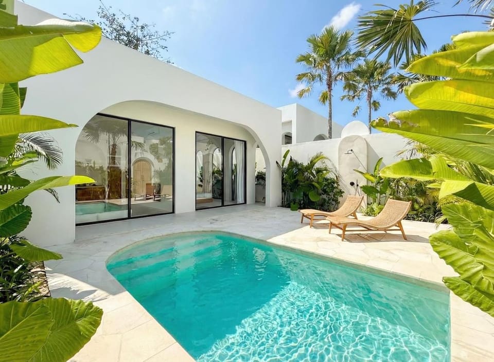 Property building, Garden view, Pool view, Swimming pool, sunbed