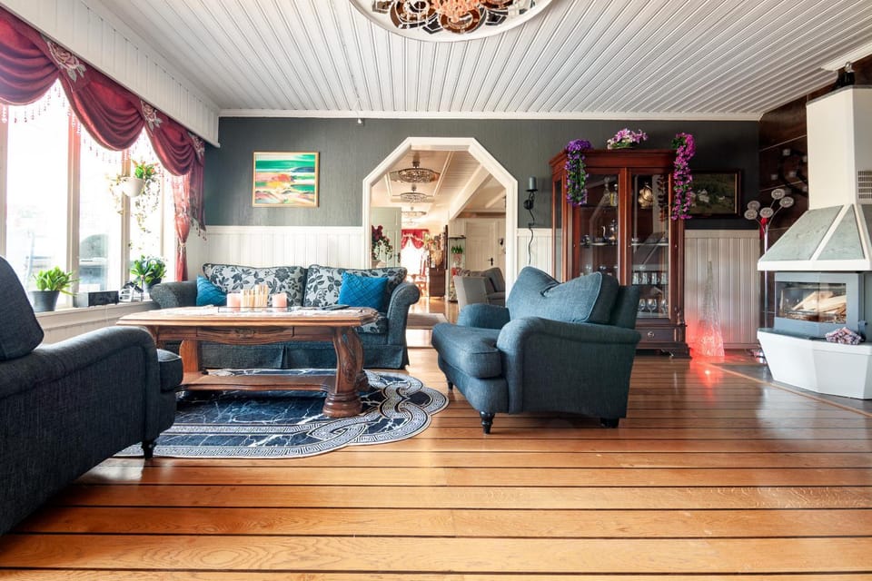 Living room, Seating area, fireplace