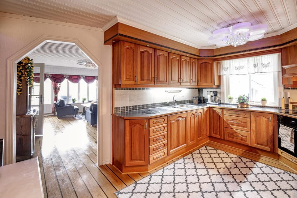 Coffee/tea facilities, Kitchen or kitchenette, oven, stove, kitchen