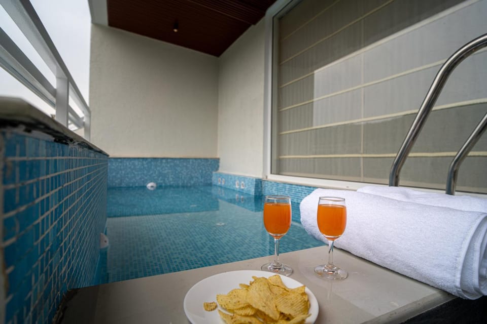 Pool view, Breakfast