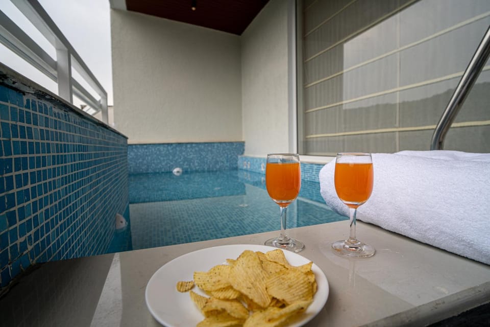 Swimming pool, Drinks
