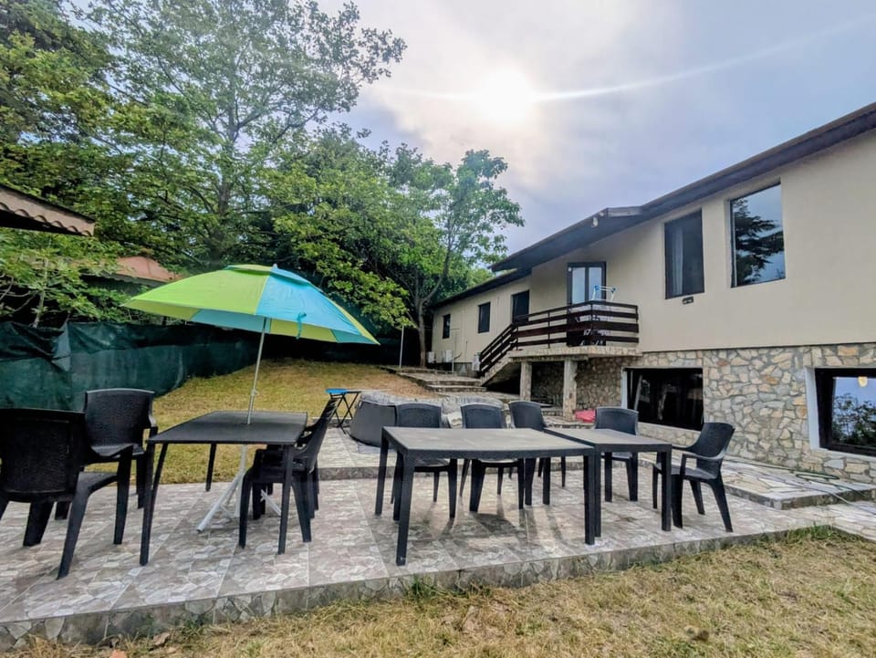 The Byala Escape, Private Villa with Bar & Hot Tub Villa in Varna Province