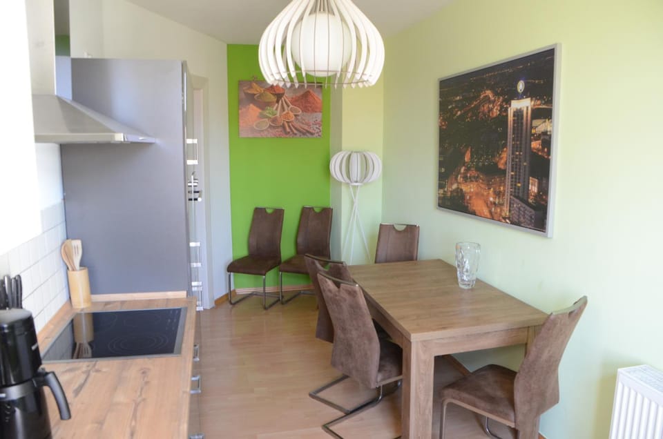 Kitchen or kitchenette, Seating area, Dining area