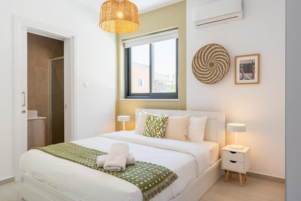 Bed, Bathroom, Bedroom, towels, air conditioner