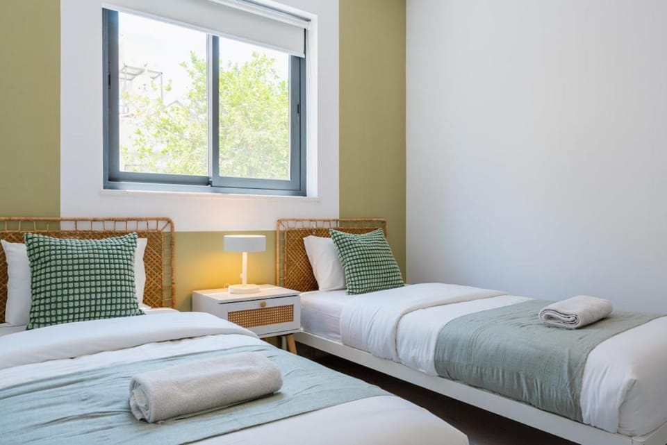Bed, Bedroom, towels, air conditioner