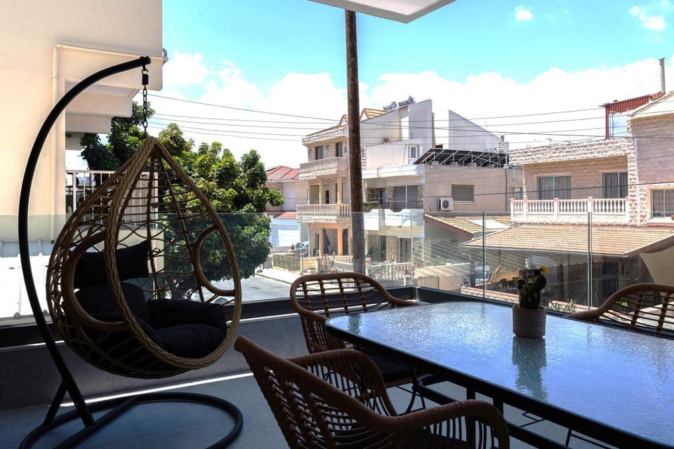 View (from property/room), Balcony/Terrace, Seating area, Dining area, Quiet street view