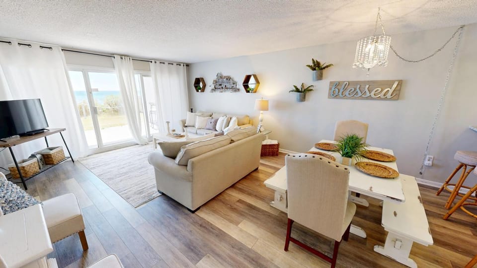 Beach House 101A Apartment in Miramar Beach