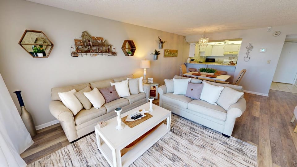 Beach House 101A Apartment in Miramar Beach