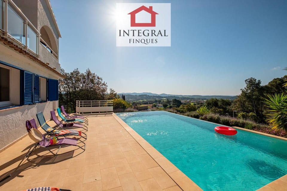 Property building, Garden, Pool view, Swimming pool
