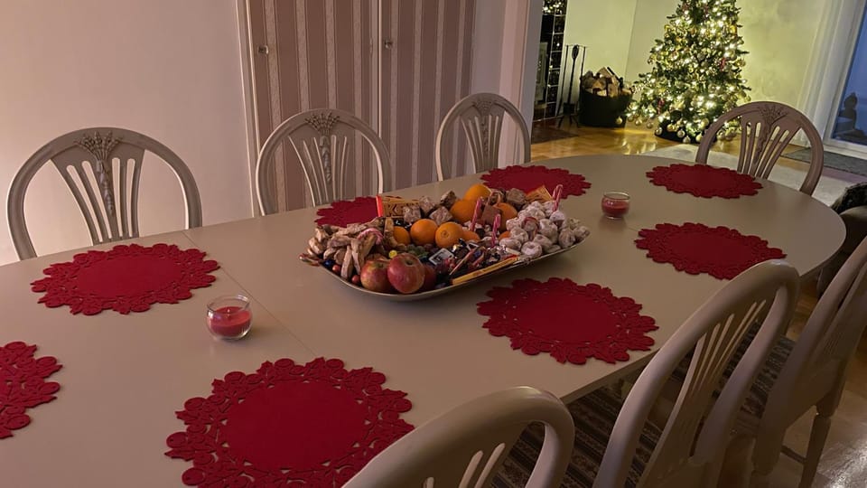 Dining area, Food