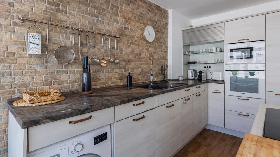 Kitchen or kitchenette, oven