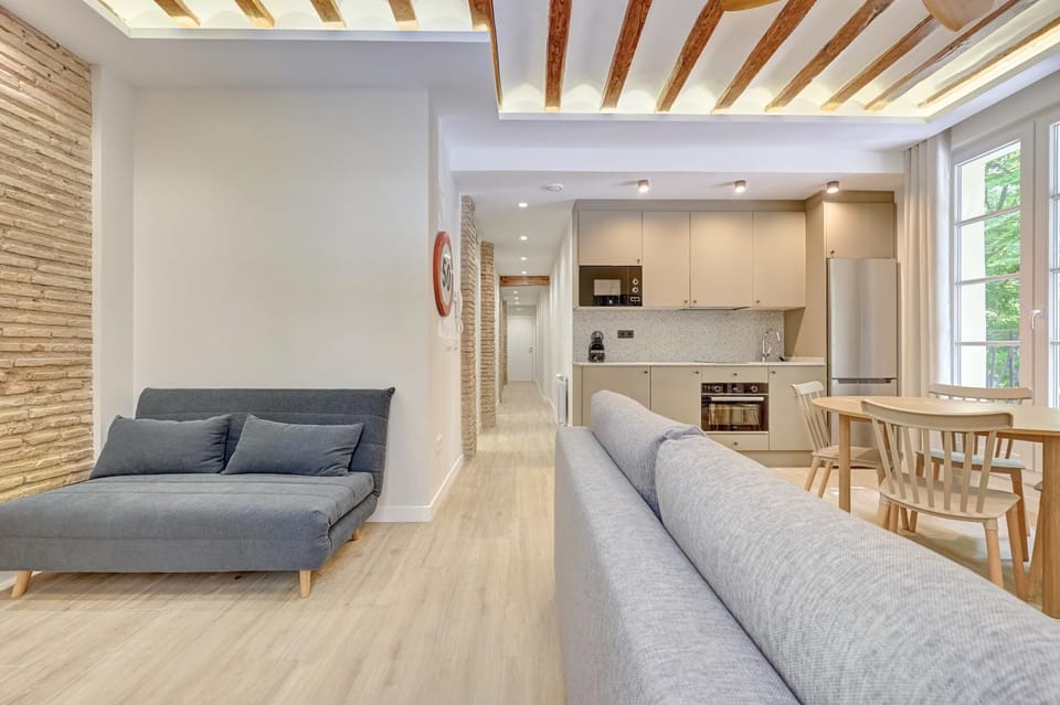 Kitchen or kitchenette, Living room, Seating area, Dining area