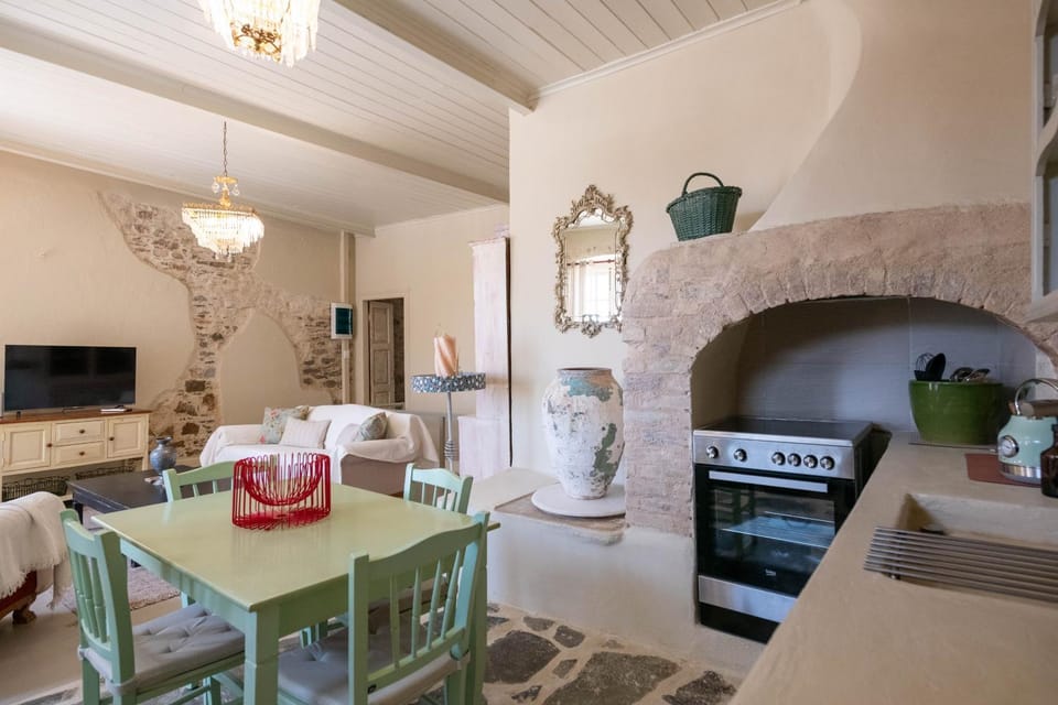 Communal lounge/ TV room, TV and multimedia, Kitchen or kitchenette, Living room, Seating area, Dining area, Evening entertainment