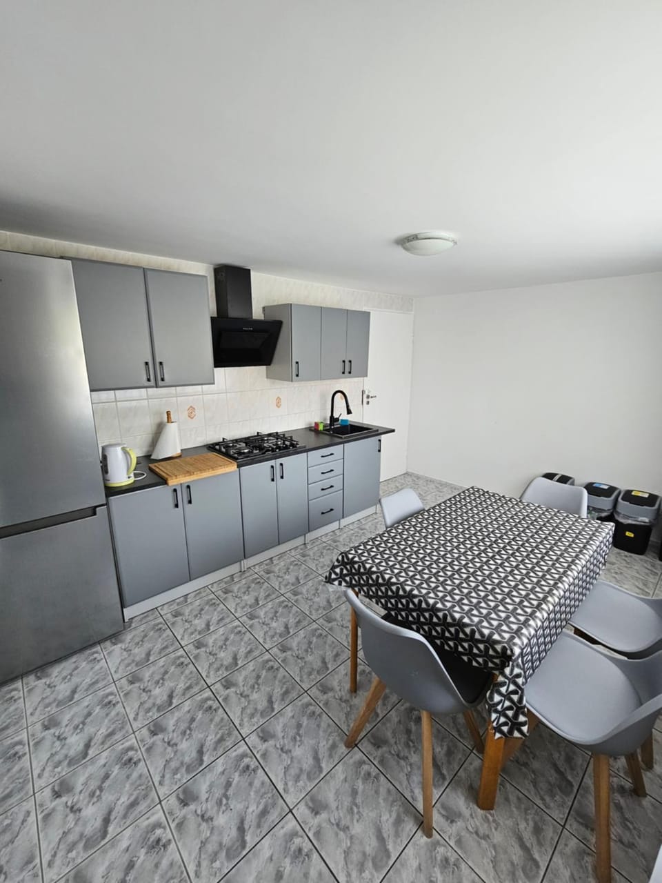 Kitchen or kitchenette, oven