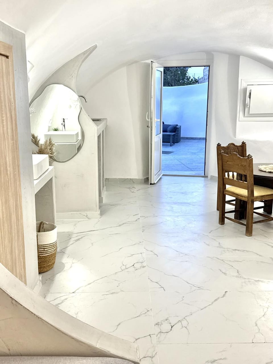 Cave Crafted Suites Apartment in Thera