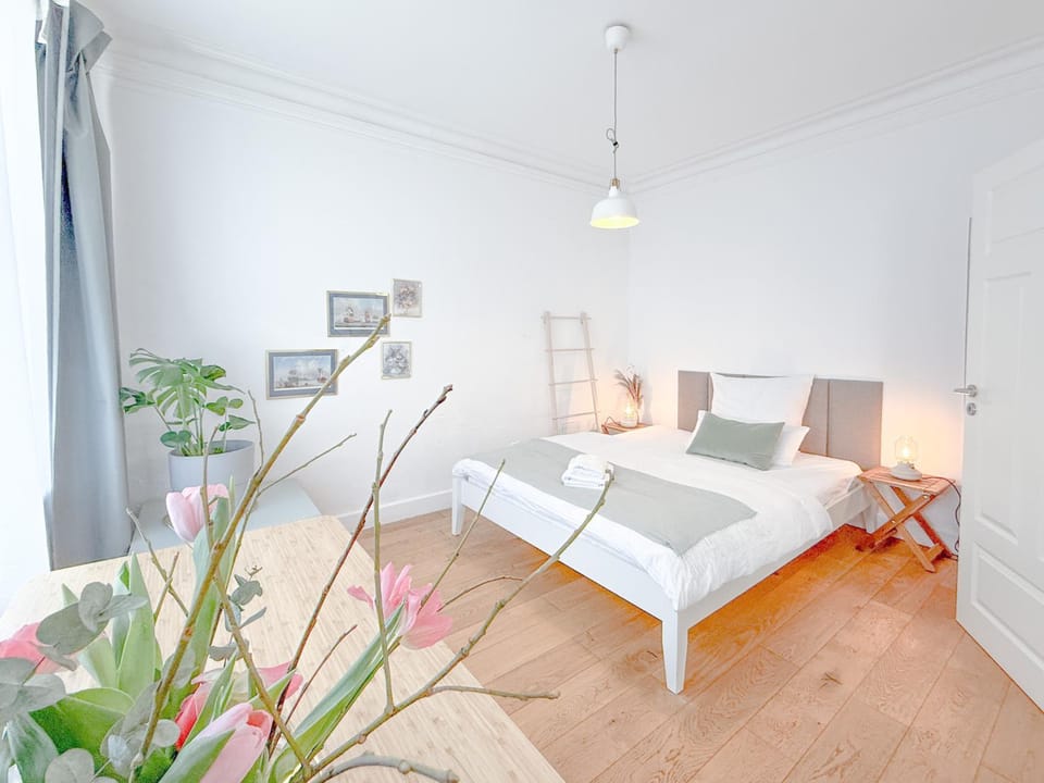 Bed, Photo of the whole room, Bedroom