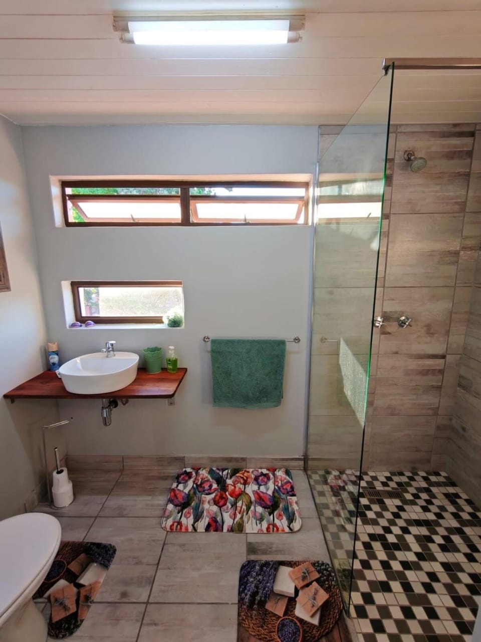 Shower, Toilet, Bathroom, towels