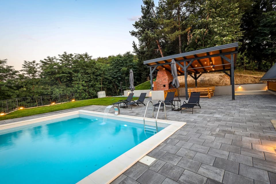 Day, Natural landscape, Garden, Garden view, Pool view, Swimming pool, sunbed