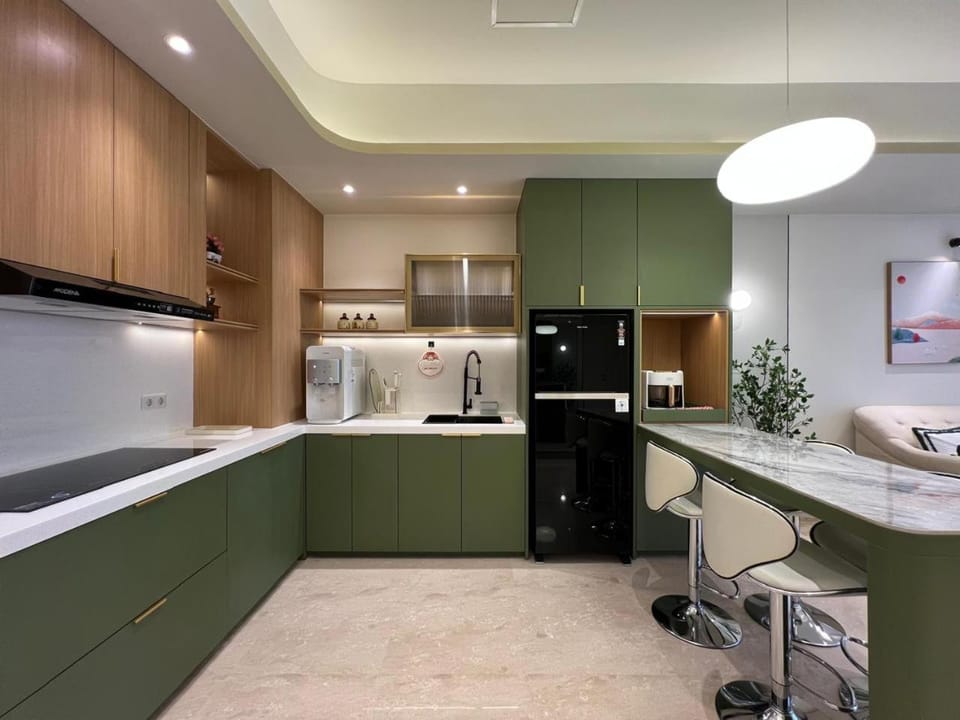 Kitchen or kitchenette, oven, kitchen