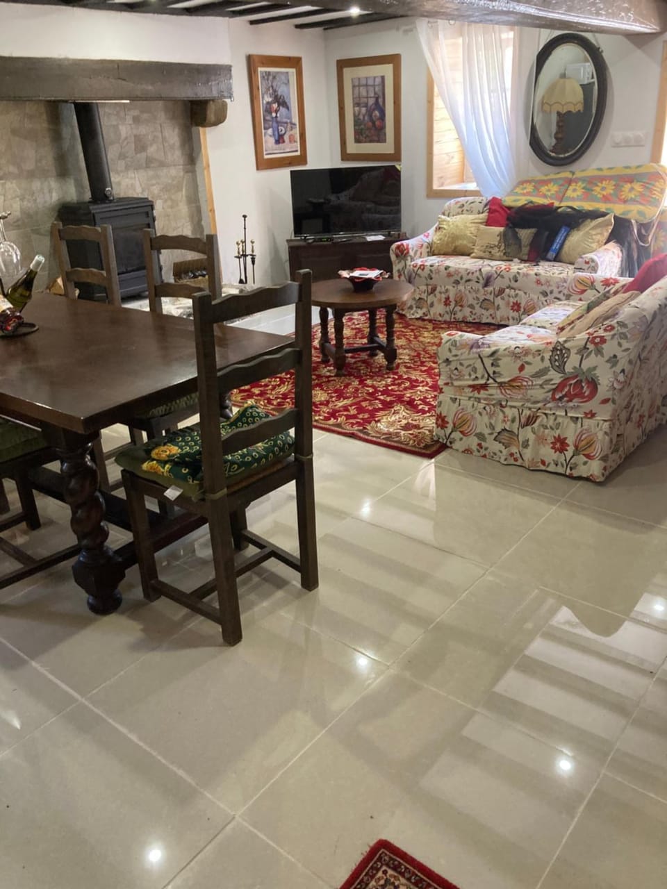 Communal lounge/ TV room, TV and multimedia, Living room, Dining area