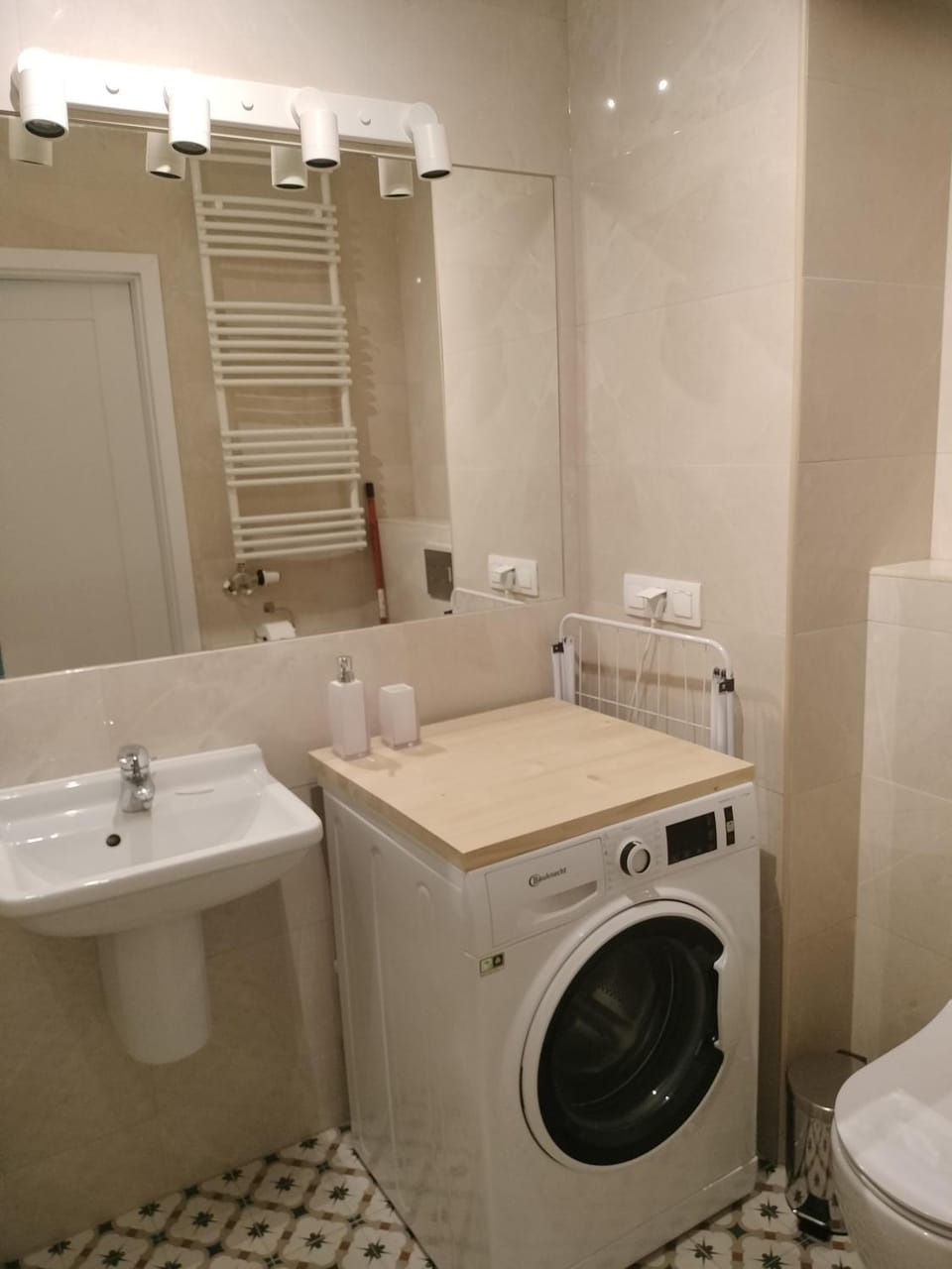 Toilet, Bathroom, towels, washing machine