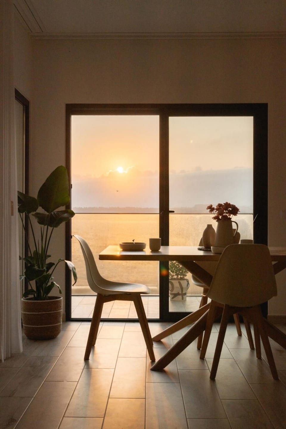 View (from property/room), Seating area, Dining area, Sea view, Sunset
