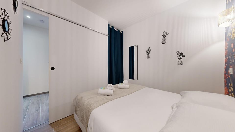 Bed, Photo of the whole room, Bedroom, towels, wardrobe