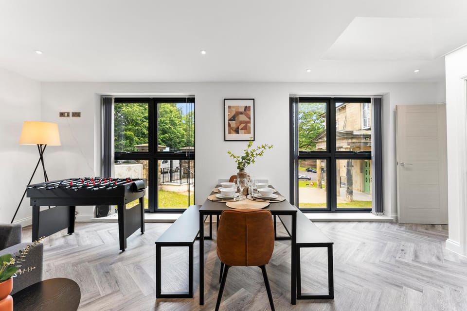 Spacious Leeds Apartment - Free Parking Apartment in Leeds