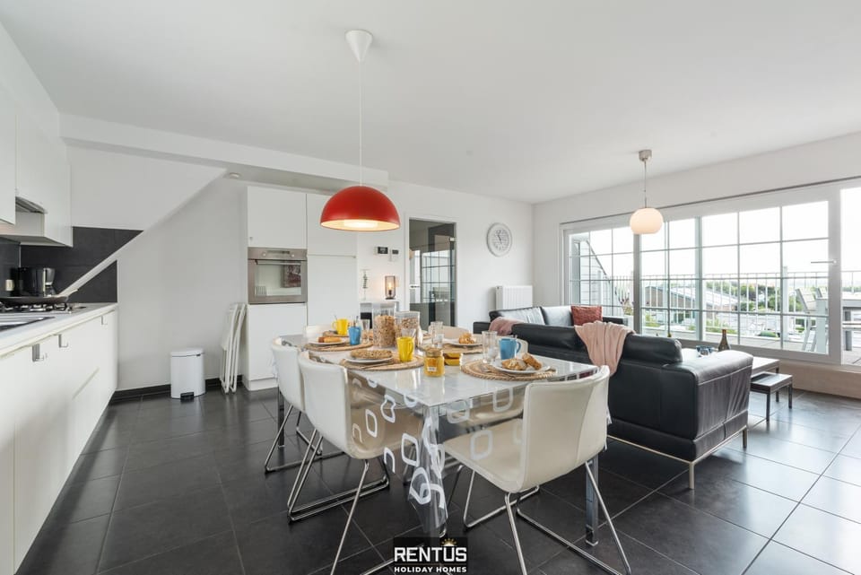 Kitchen or kitchenette, Living room, Dining area, Food