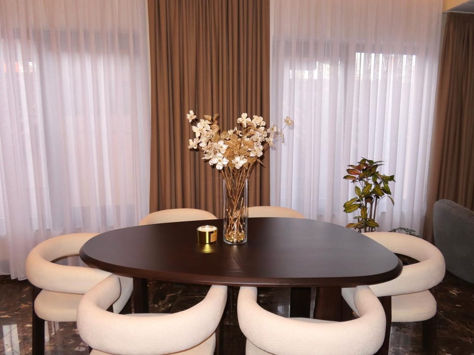 Property building, Restaurant/places to eat