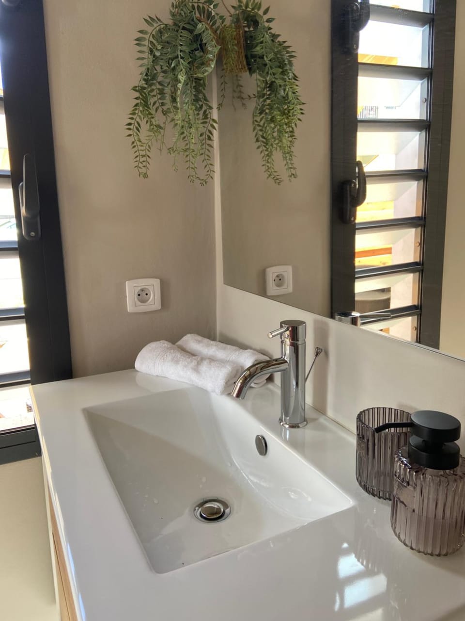 Bathroom, towels