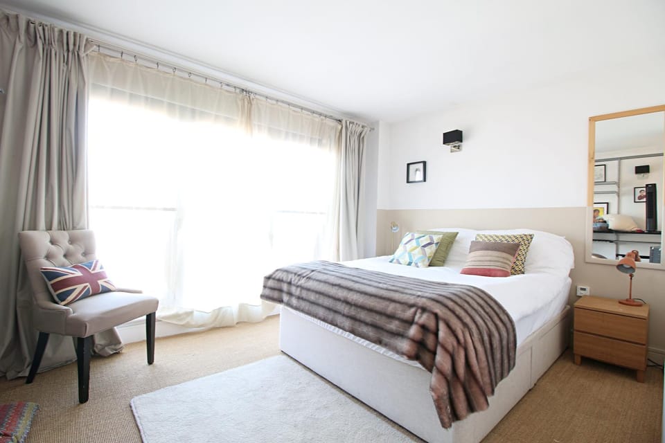 Bedroom, wardrobe
