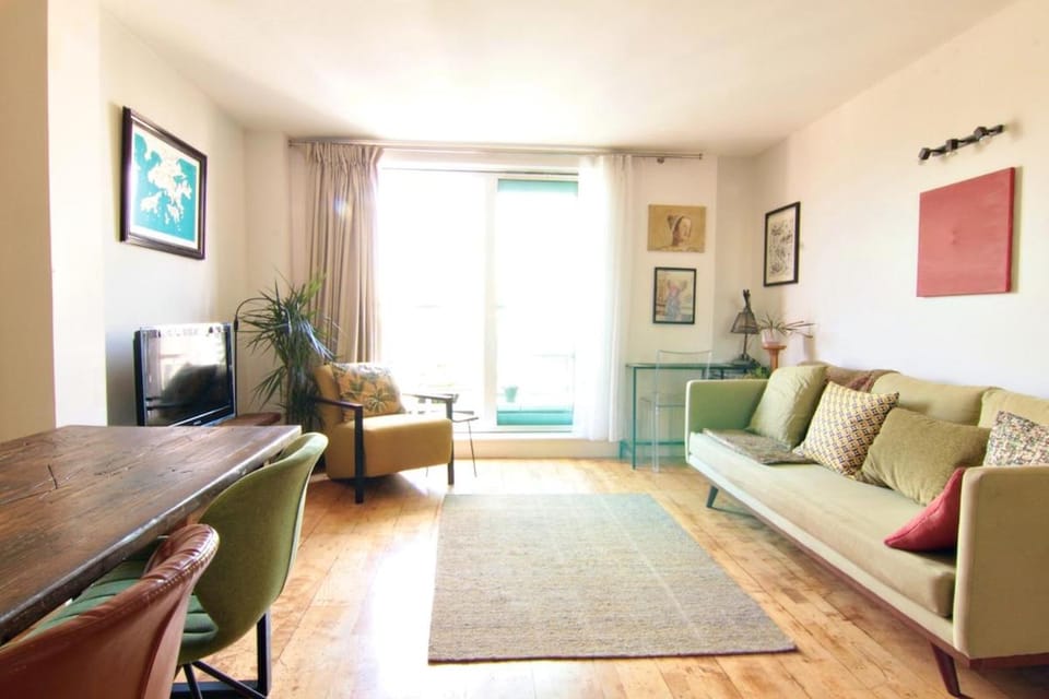 Tower Bridge - Stunning 2 Bed Ensuite Flat Apartment in London Borough of Southwark