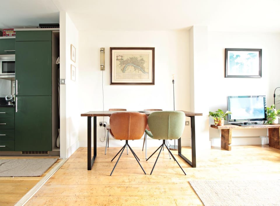 Tower Bridge - Stunning 2 Bed Ensuite Flat Apartment in London Borough of Southwark