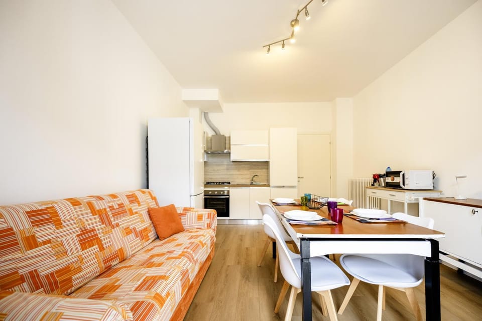 Kitchen or kitchenette, Living room, Seating area, Dining area, stove