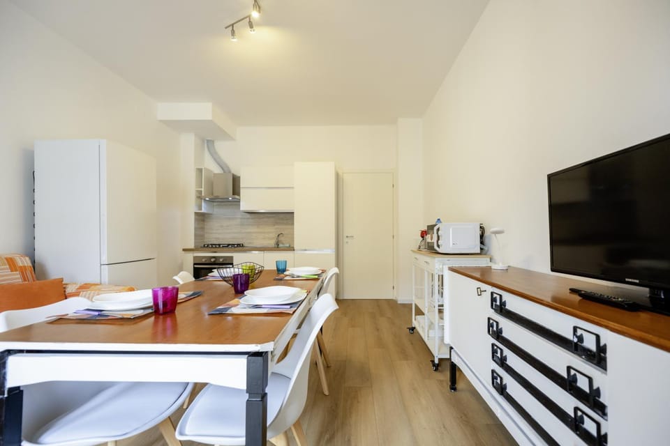 TV and multimedia, Kitchen or kitchenette, Dining area