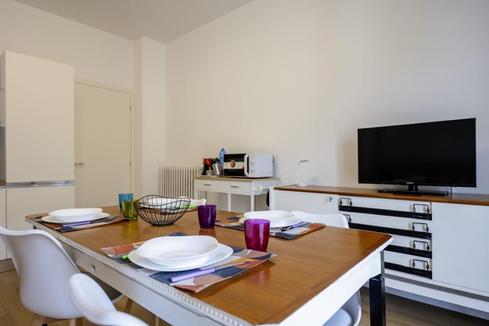 TV and multimedia, Living room, Dining area