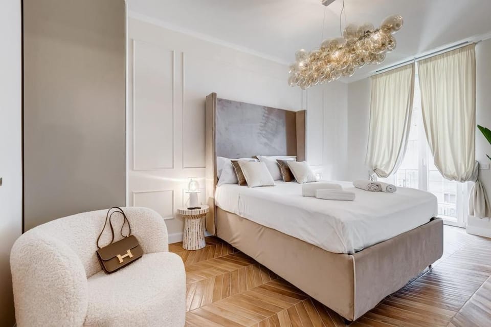 Bed, Living room, Photo of the whole room, Bedroom, towels
