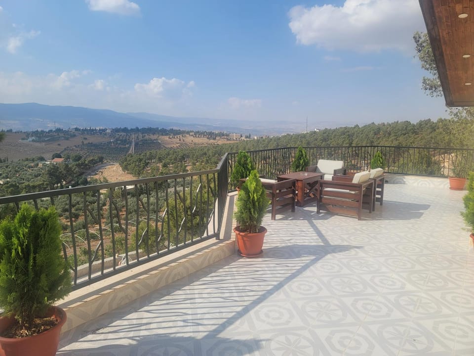 Patio, Day, Natural landscape, View (from property/room), Balcony/Terrace, Living room, Seating area, Dining area, Mountain view