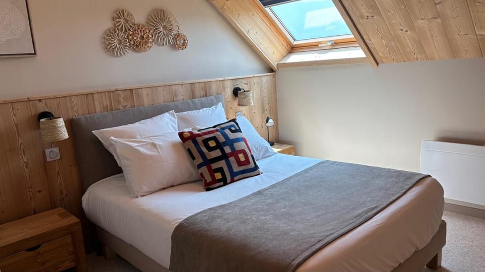 Bed, Bedroom